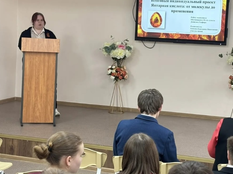 ...А великие умы обсуждают идеи.